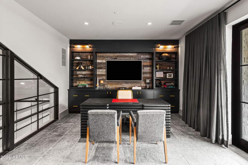 8 Bedroom Single Family Home/House's Image 35