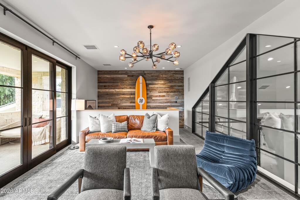 8 Bedroom Single Family Home/House's Image 36
