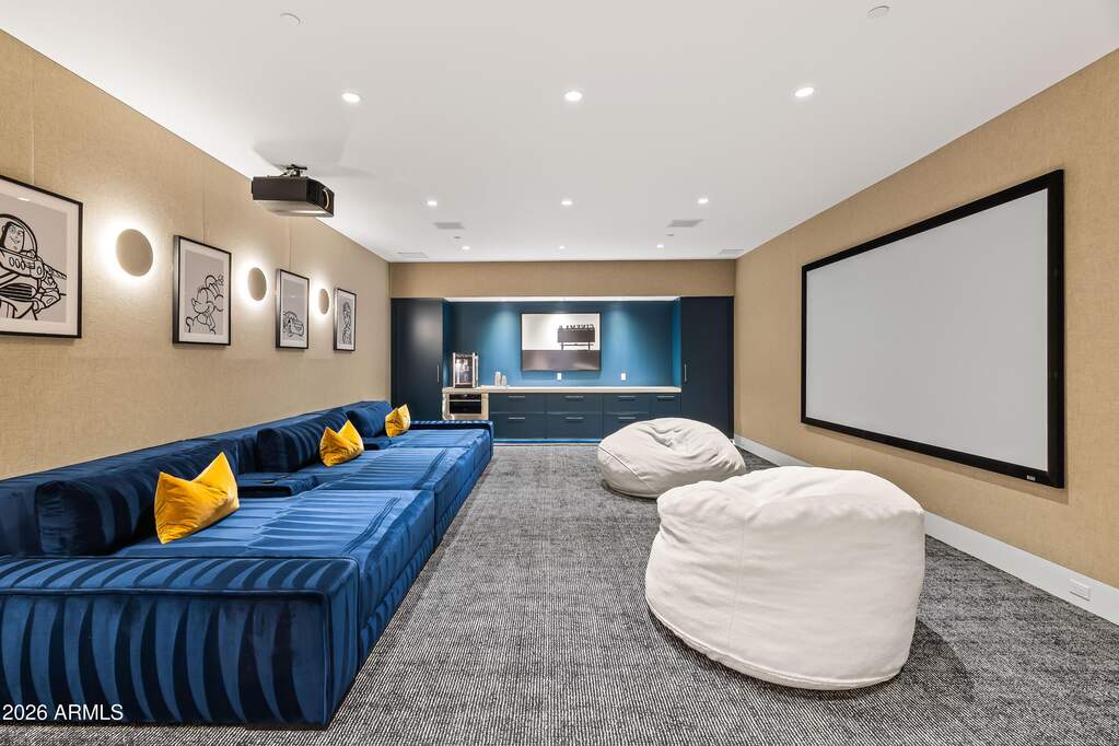8 Bedroom Single Family Home/House's Image 40