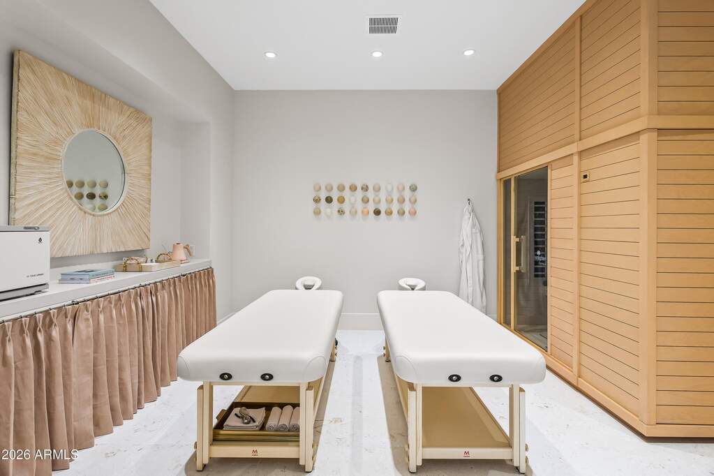8 Bedroom Single Family Home/House's Image 41