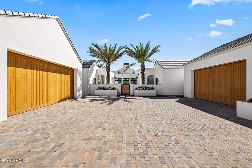 8 Bedroom Single Family Home/House's Image 49