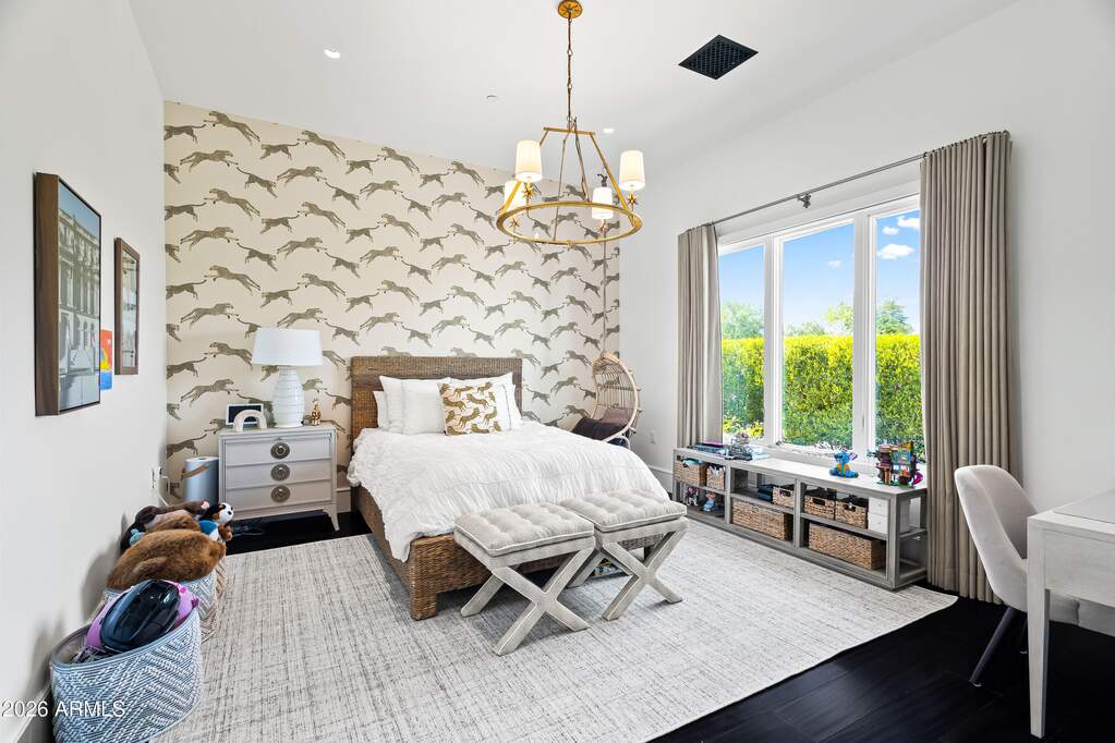 5 Bedroom Single Family Home/House's Image 27