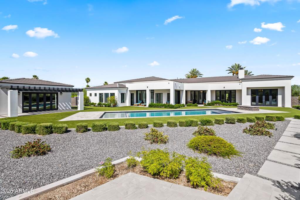 5 Bedroom Single Family Home/House's Image 32