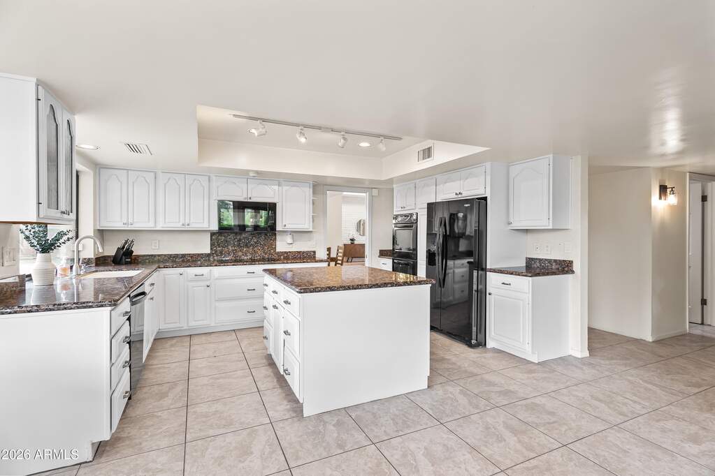 6 Bedroom Single Family Home/House's Image 13