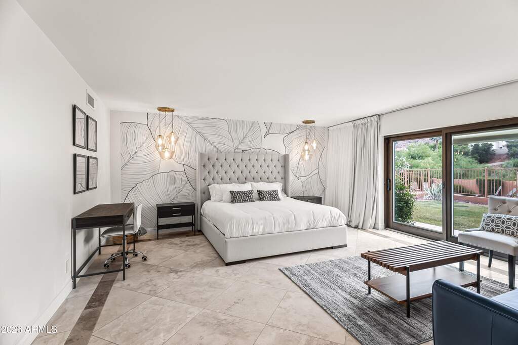 6 Bedroom Single Family Home/House's Image 15