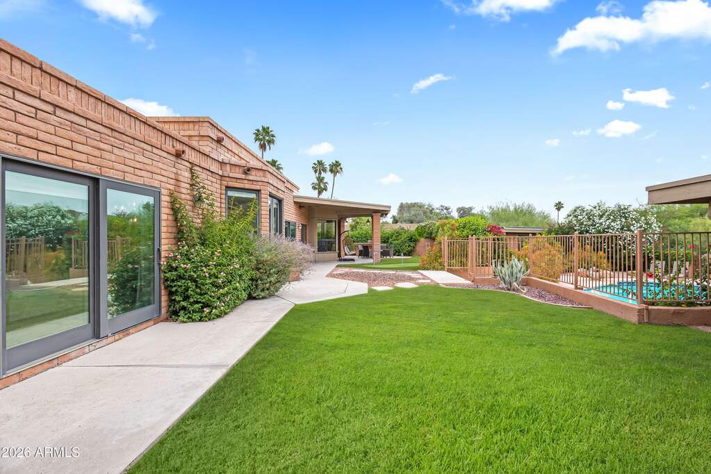 6 Bedroom Single Family Home/House's Image 28