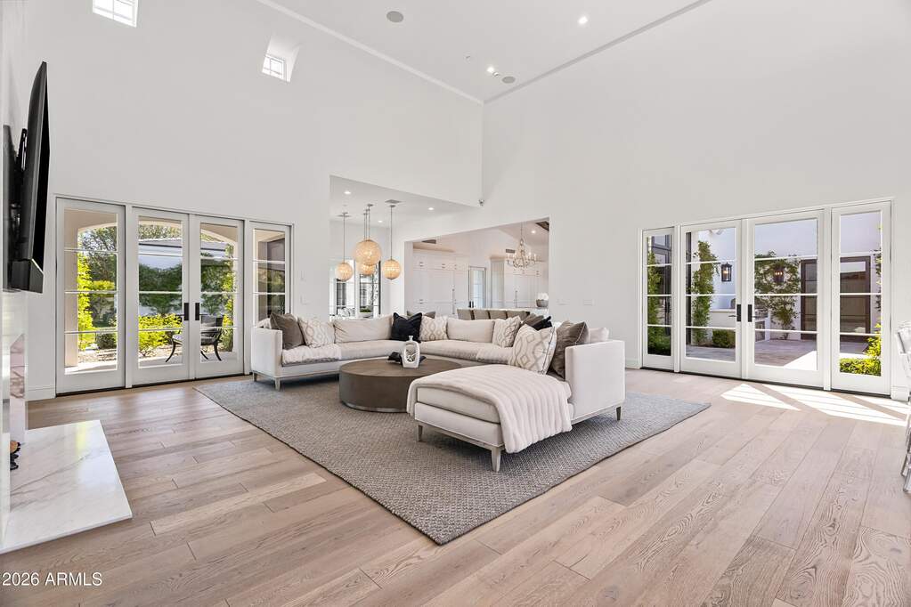 5 Bedroom Single Family Home/House's Image 8