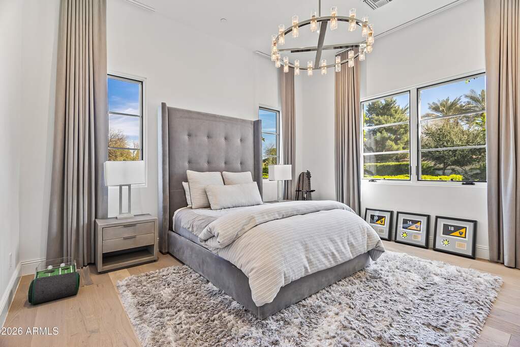 5 Bedroom Single Family Home/House's Image 28