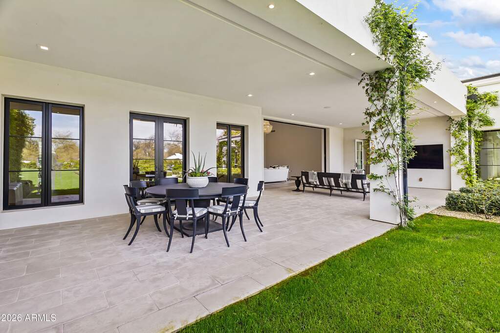 5 Bedroom Single Family Home/House's Image 38