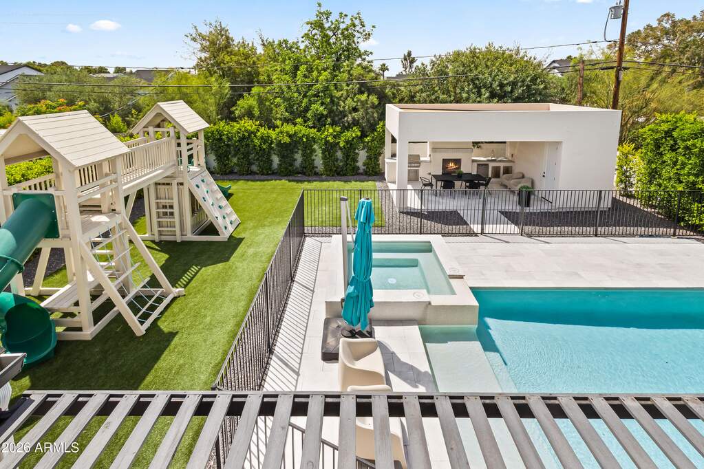 5 Bedroom Single Family Home/House's Image 19