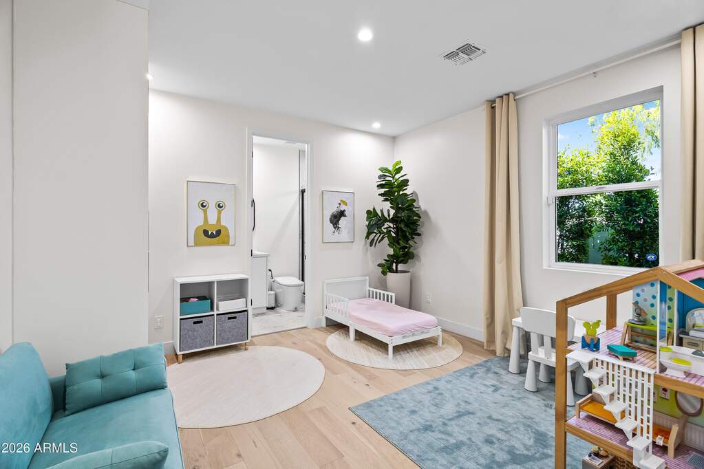 5 Bedroom Single Family Home/House's Image 24