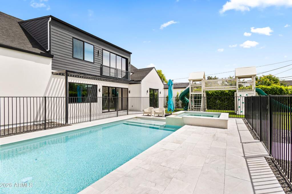 5 Bedroom Single Family Home/House's Image 30