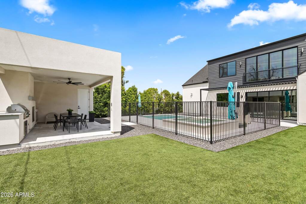 5 Bedroom Single Family Home/House's Image 32