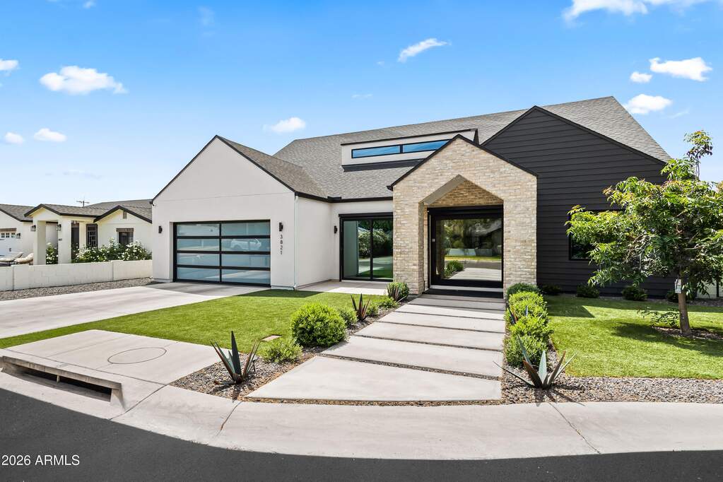 5 Bedroom Single Family Home/House's Image 34