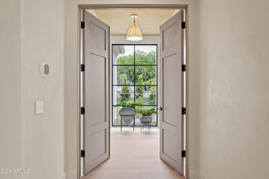5 Bedroom Single Family Home/House's Image 11