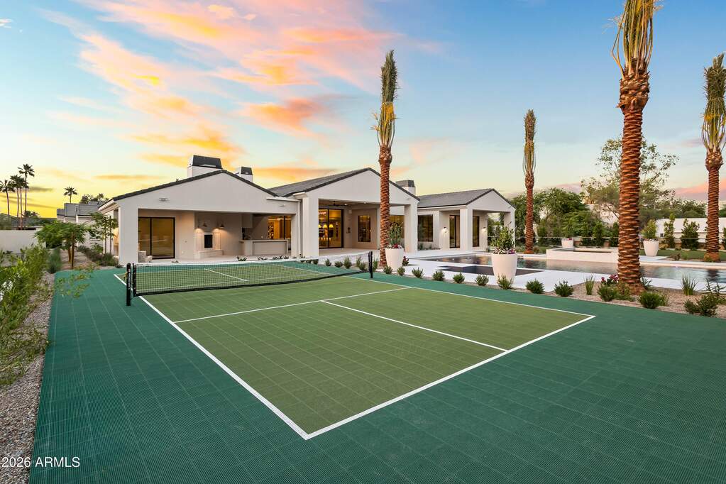 5 Bedroom Single Family Home/House's Image 38
