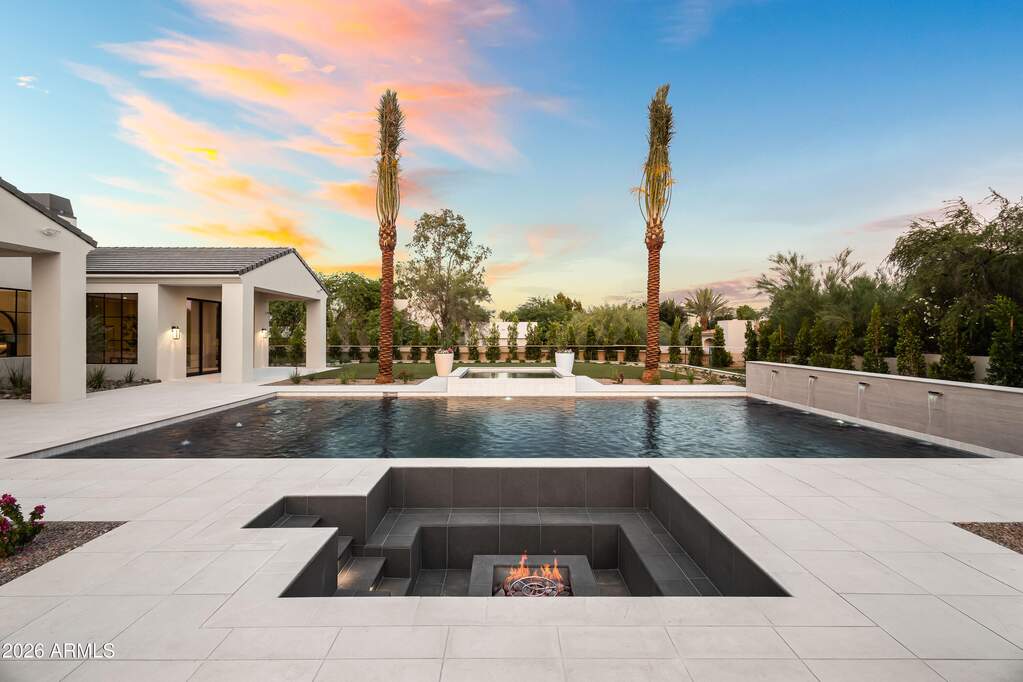 5 Bedroom Single Family Home/House's Image 39