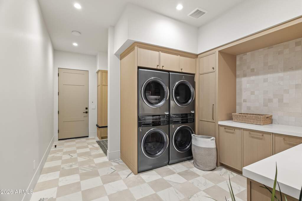 5 Bedroom Single Family Home/House's Image 49
