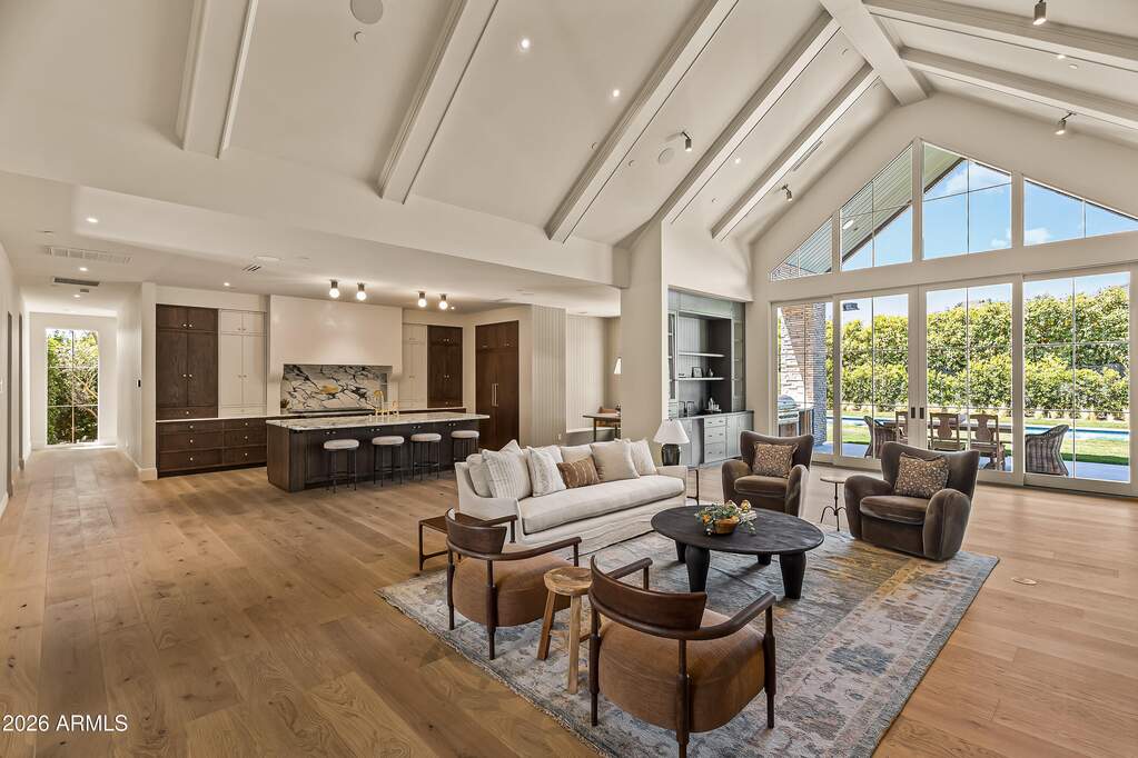 5 Bedroom Single Family Home/House's Image 7