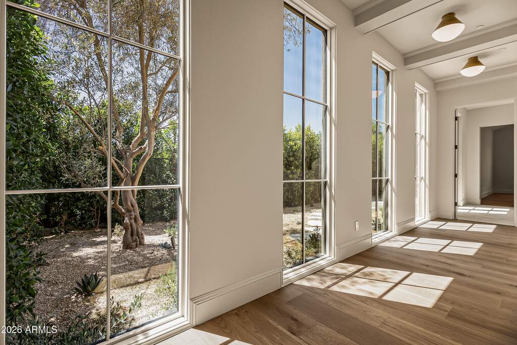 5 Bedroom Single Family Home/House's Image 9