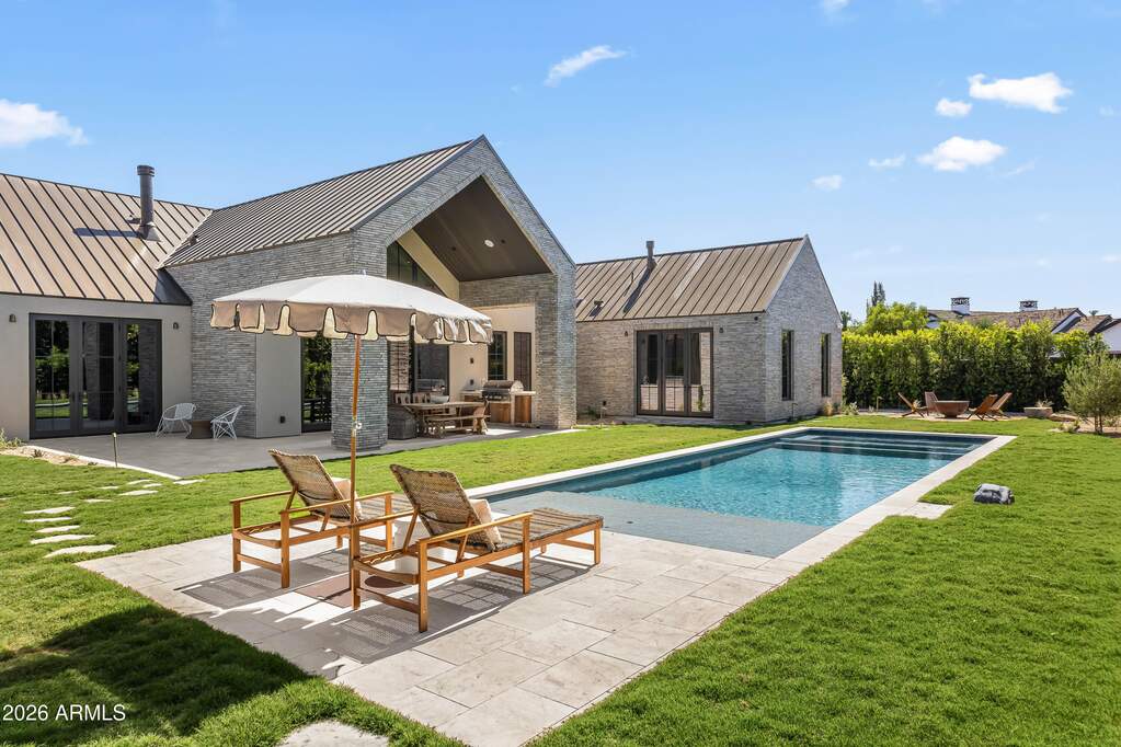 5 Bedroom Single Family Home/House's Image 16