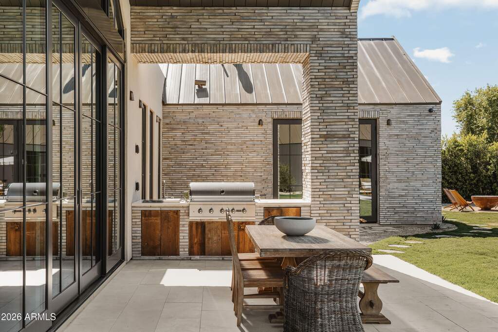 5 Bedroom Single Family Home/House's Image 17