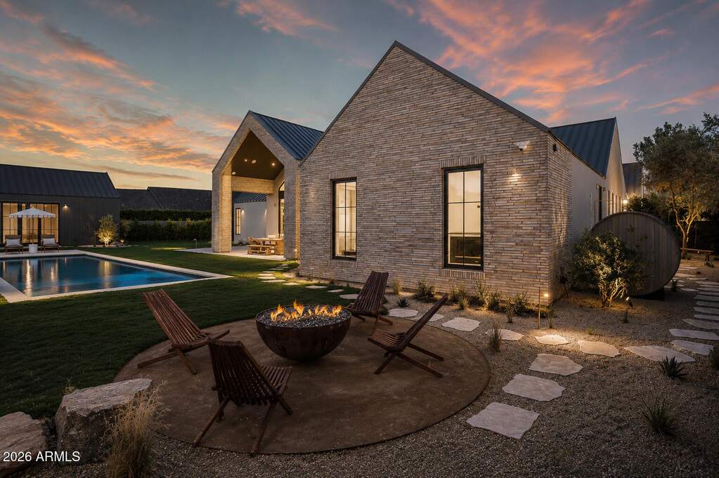 5 Bedroom Single Family Home/House's Image 23