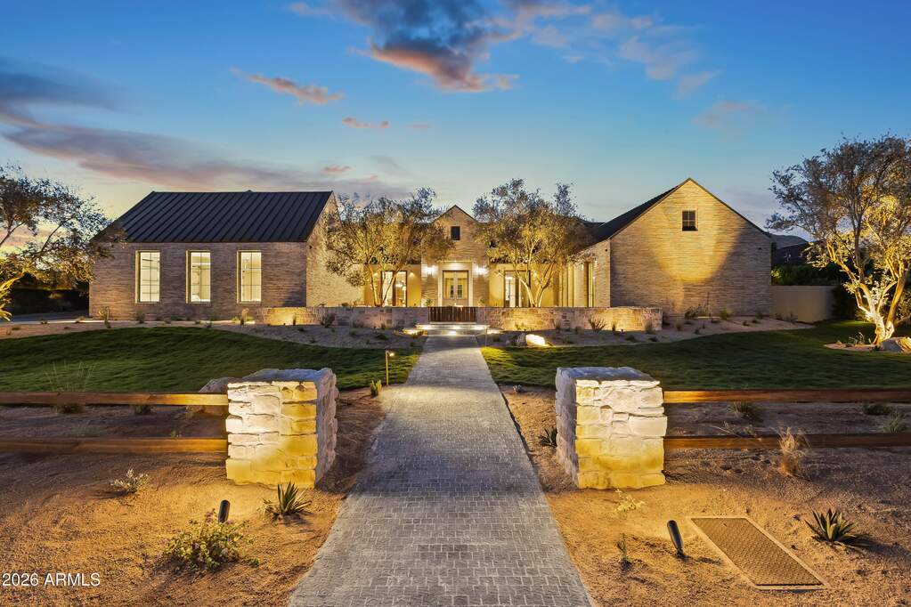 5 Bedroom Single Family Home/House's Image 27