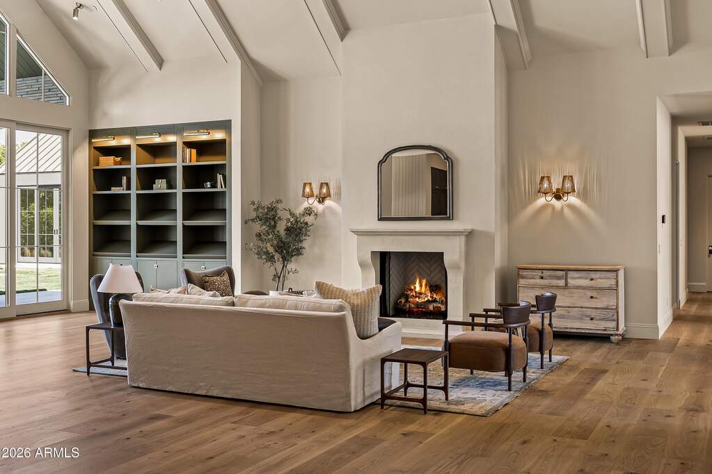 5 Bedroom Single Family Home/House's Image 3