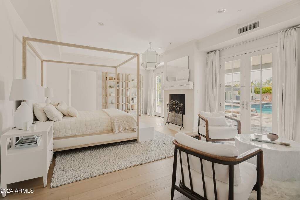 6 Bedroom Single Family Home/House's Image 7