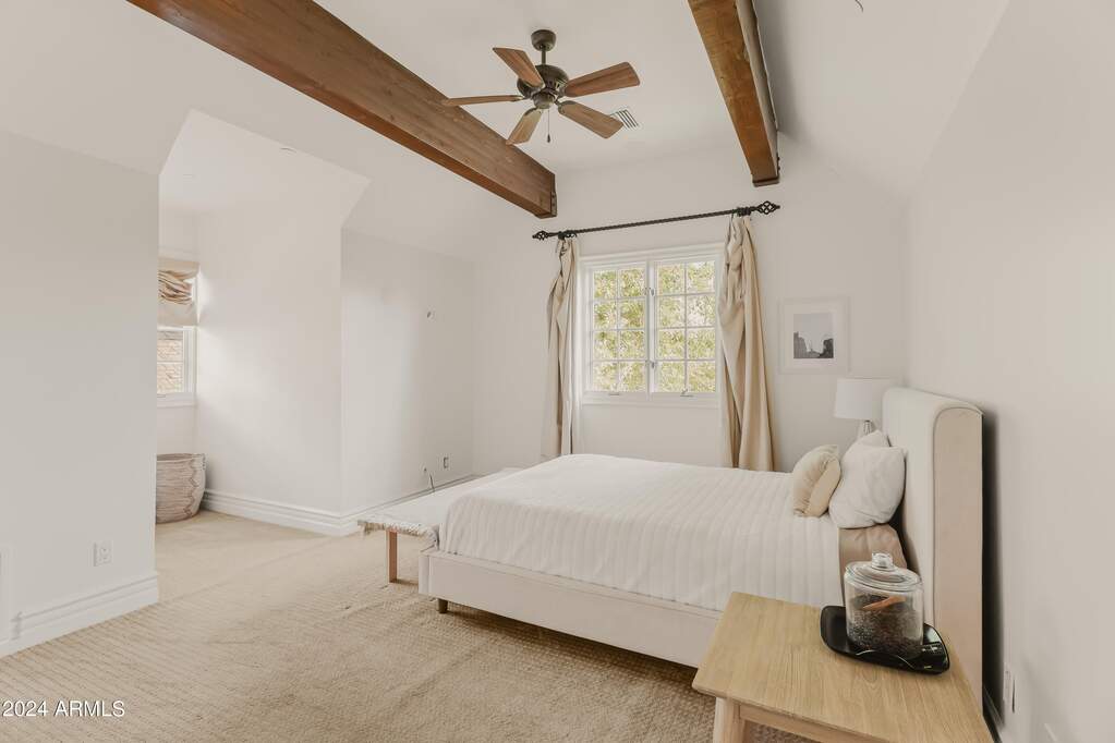 6 Bedroom Single Family Home/House's Image 13