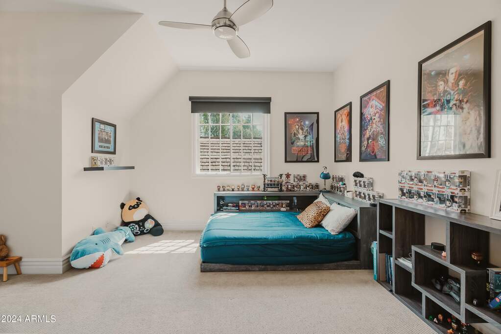 6 Bedroom Single Family Home/House's Image 16