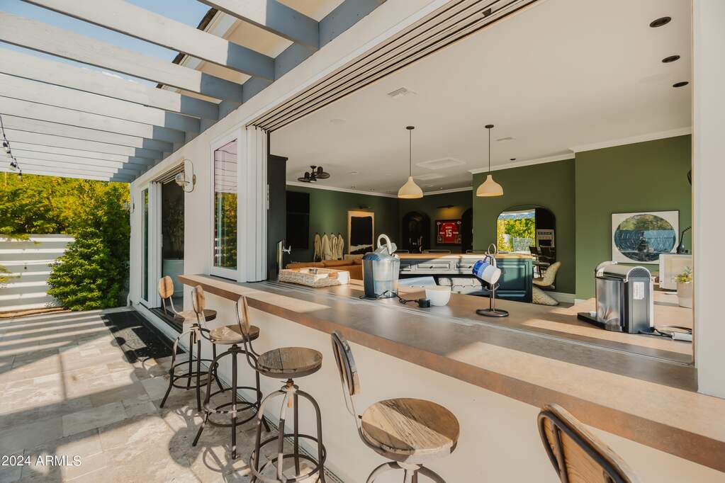 6 Bedroom Single Family Home/House's Image 24