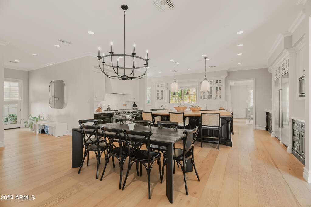 6 Bedroom Single Family Home/House's Image 5