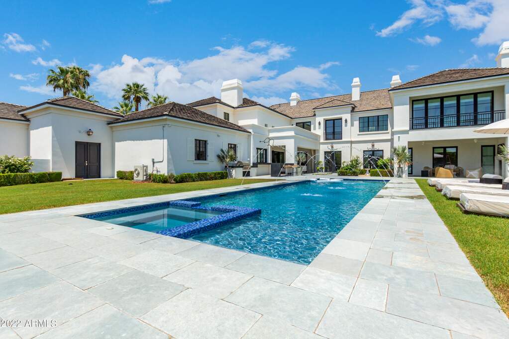 6 Bedroom Single Family Home/House's Image 27
