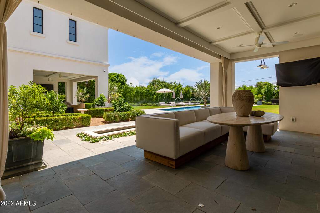 6 Bedroom Single Family Home/House's Image 31