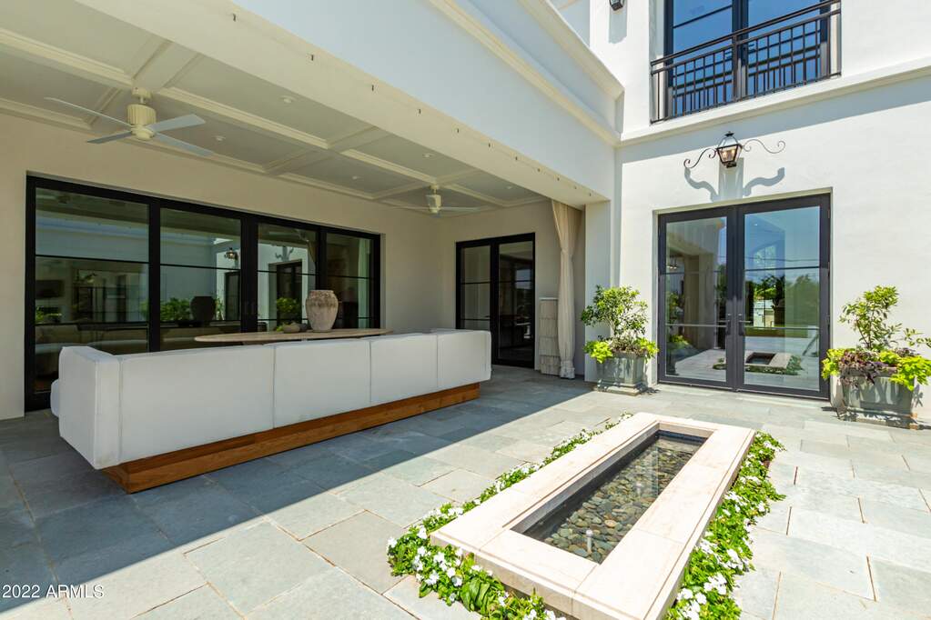 6 Bedroom Single Family Home/House's Image 32
