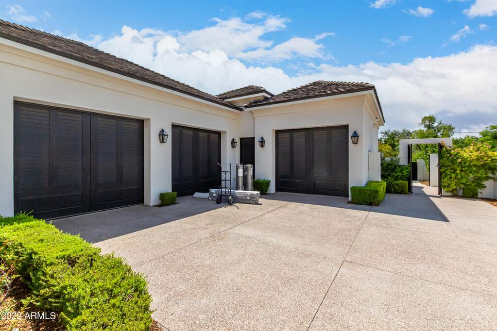 6 Bedroom Single Family Home/House's Image 34
