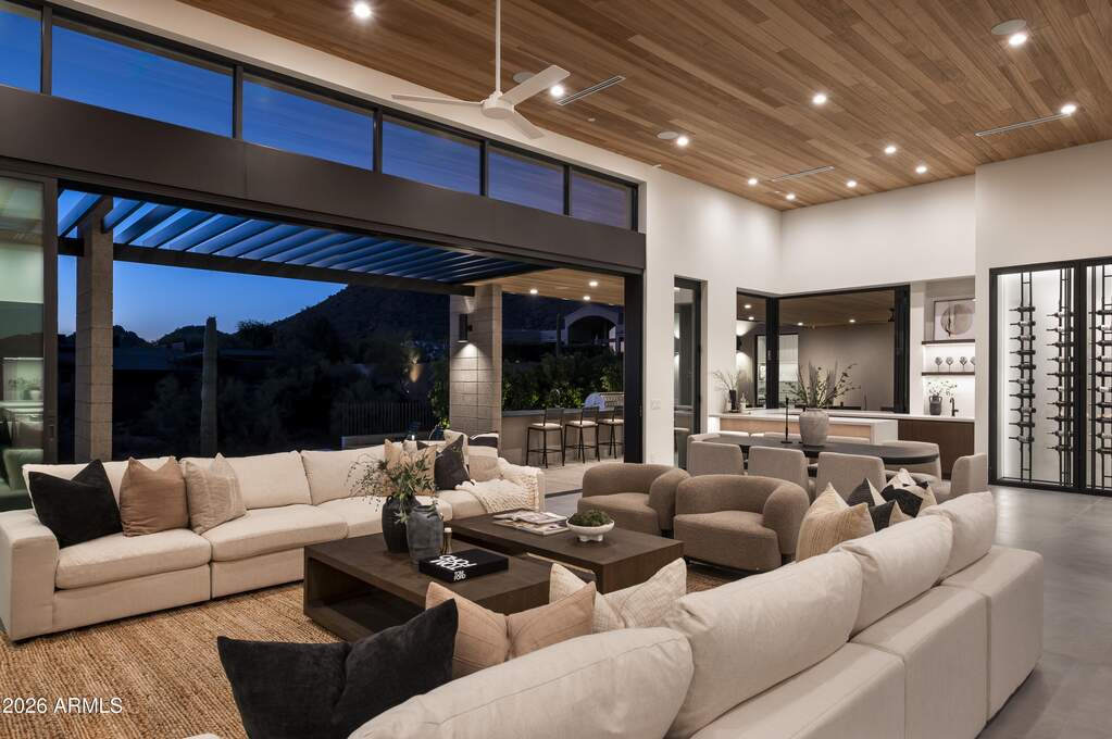 5 Bedroom Single Family Home/House's Image 9