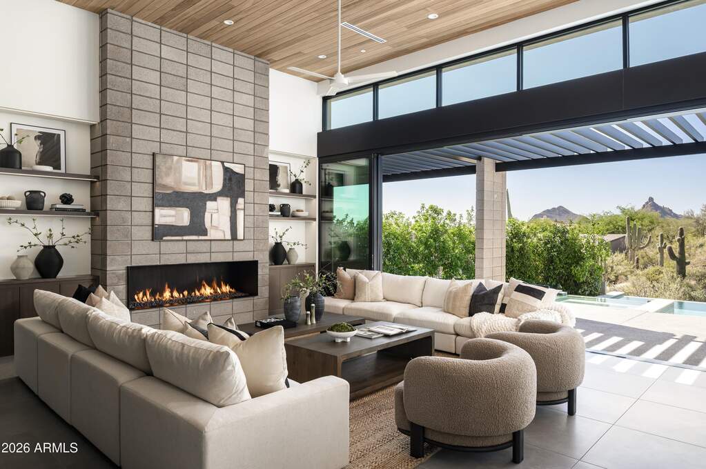 5 Bedroom Single Family Home/House's Image 11