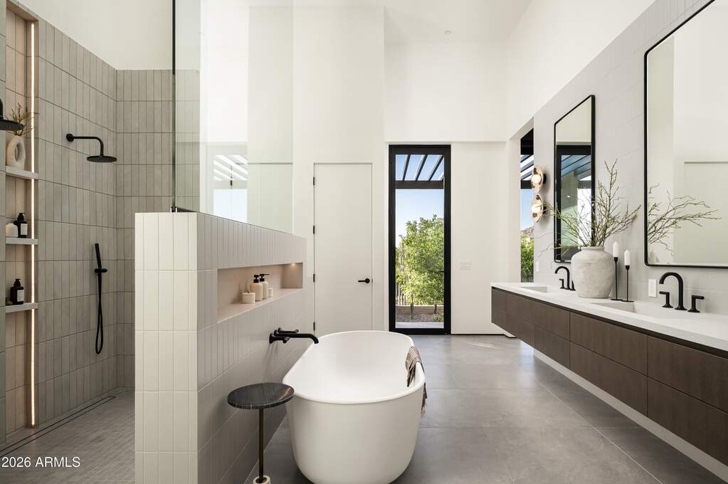 5 Bedroom Single Family Home/House's Image 34