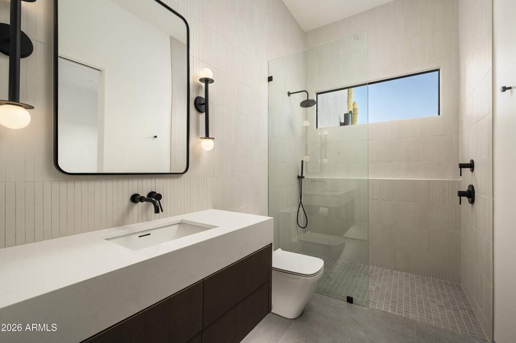 5 Bedroom Single Family Home/House's Image 39
