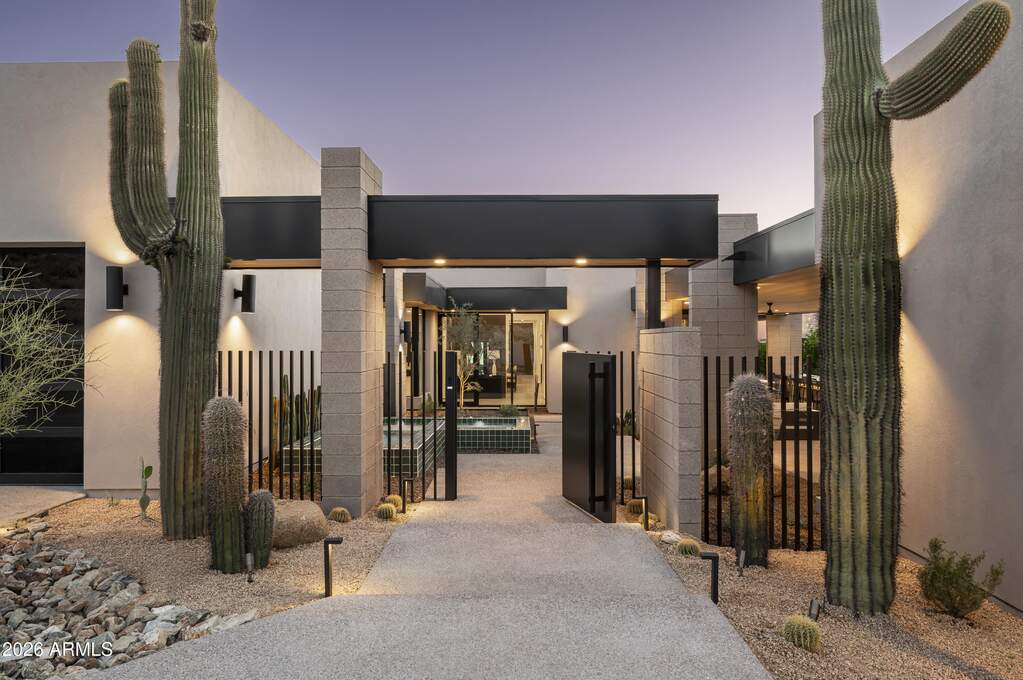 5 Bedroom Single Family Home/House's Image 5