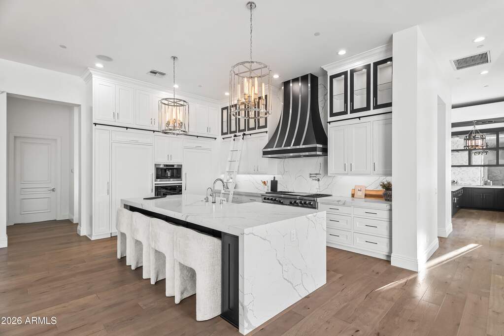 5 Bedroom Single Family Home/House's Image 7