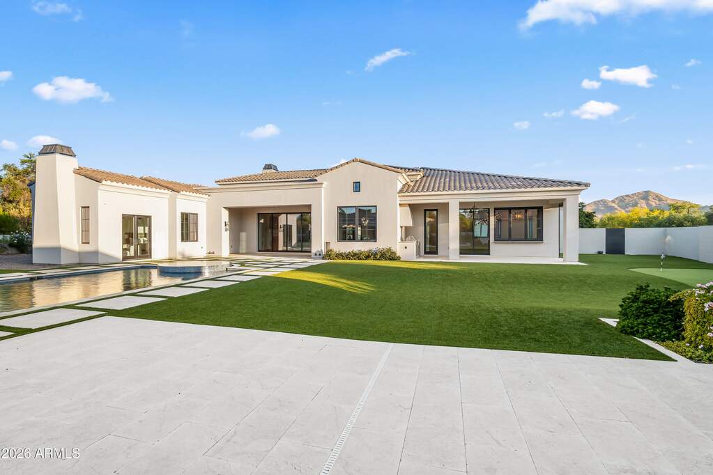 5 Bedroom Single Family Home/House's Image 29