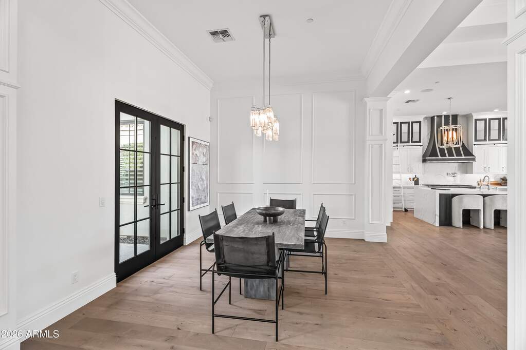 5 Bedroom Single Family Home/House's Image 4