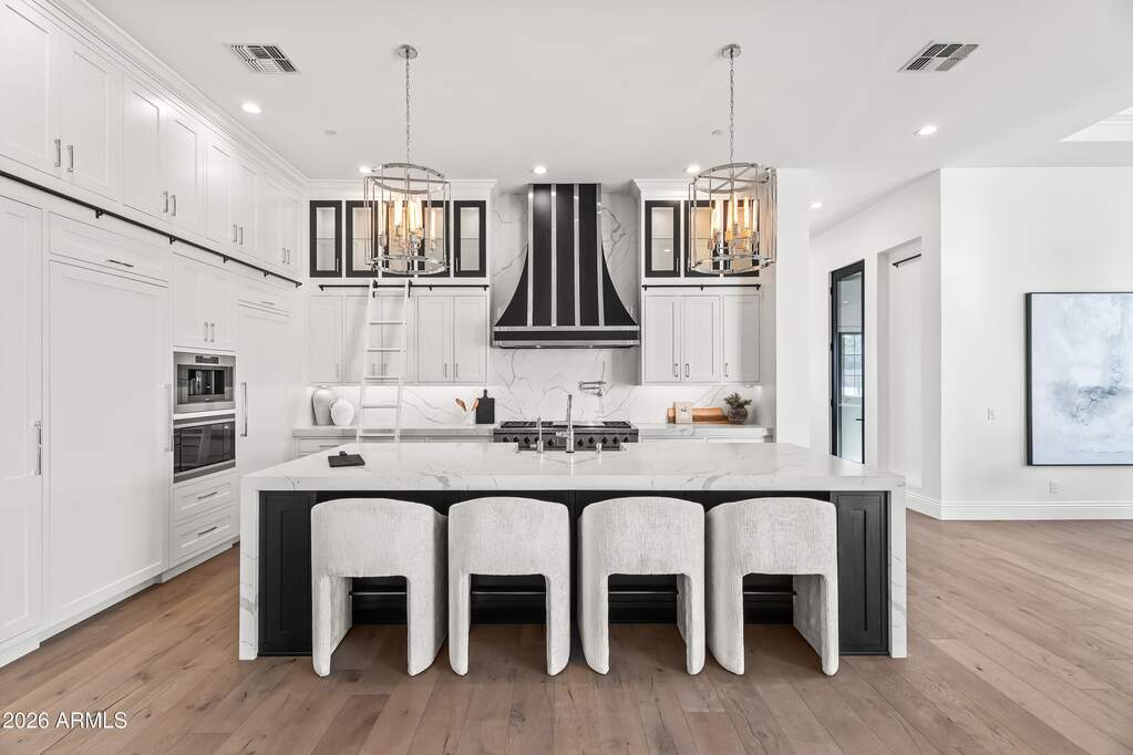 5 Bedroom Single Family Home/House's Image 6