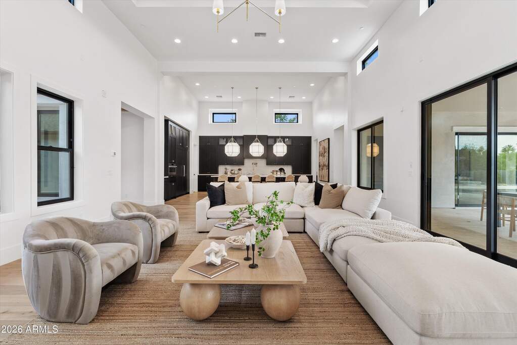 5 Bedroom Single Family Home/House's Image 9
