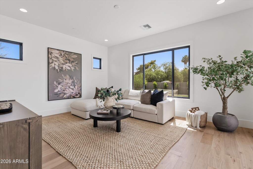 5 Bedroom Single Family Home/House's Image 33