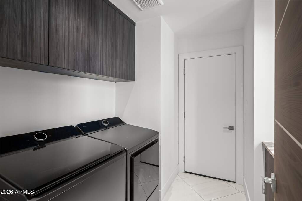 5 Bedroom Single Family Home/House's Image 28